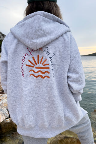 "Anatoli mou" Zaketa Hoodie in Light Grey ๐ข๐ป๐ฒ ๐ฆ๐ถ๐๐ฒ