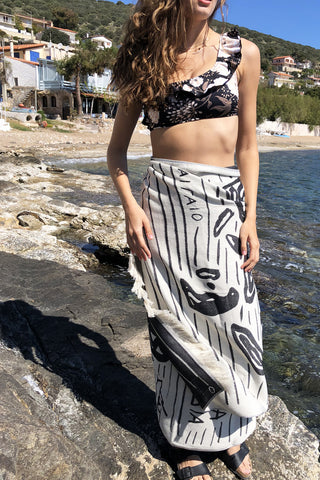 “Aigaio” Beach Towel in Black