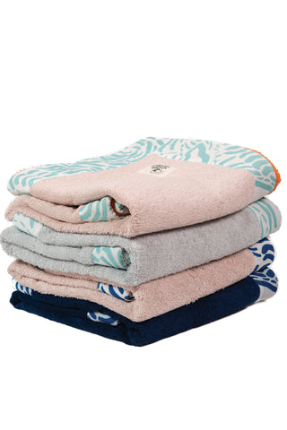 "Kala Taksidia" Beach Towel in Pistachio & Crema